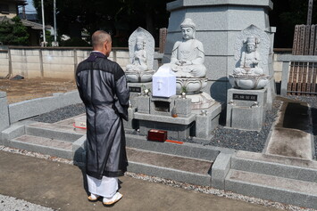 お寺に埋葬